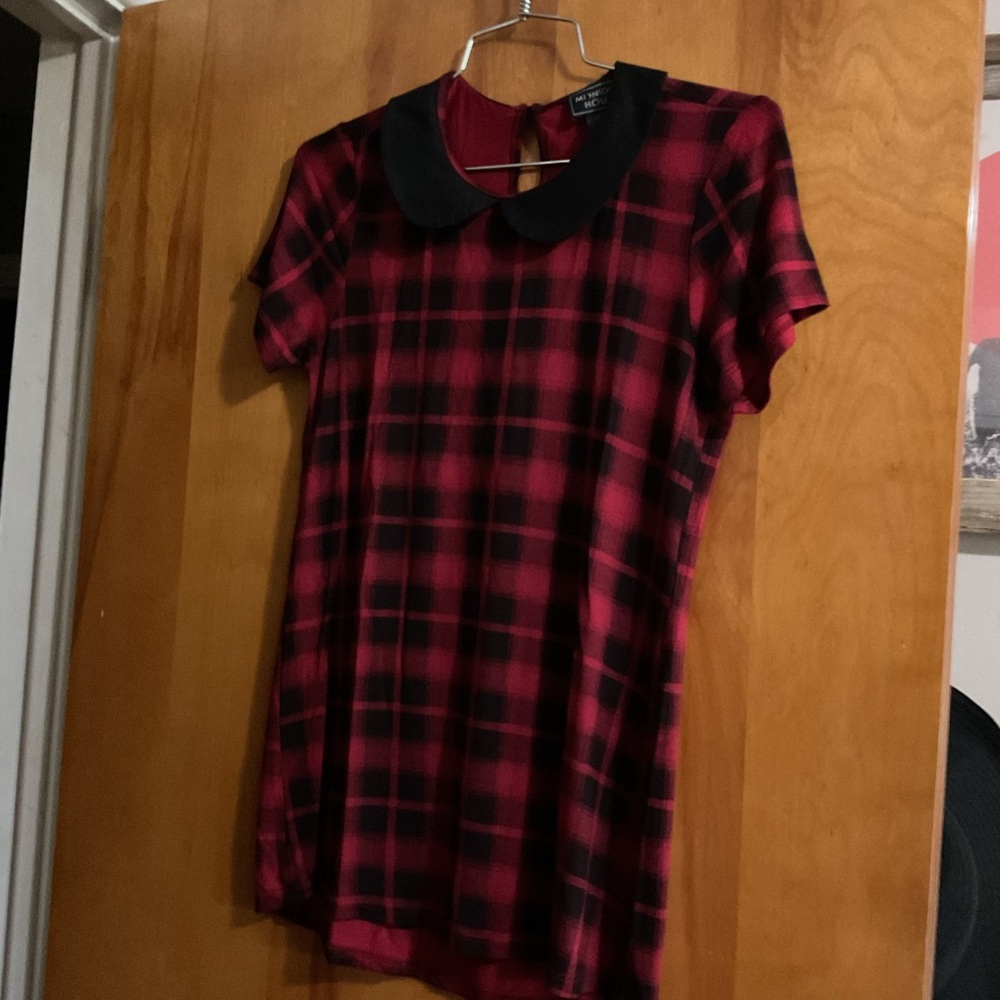 Hot Topic Plaid Red and Black Women's Top - Picture 1 of 3